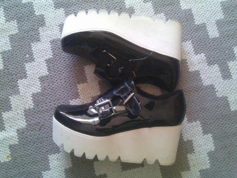 I am selling this pair of shoes