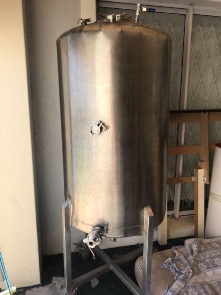 Stainless steel fermenter