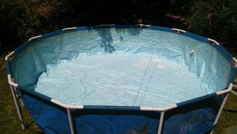 Selling a Intex swimming pool