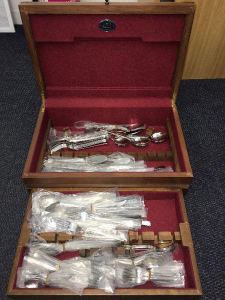 AMC Classic Cutlery Set 132pieces comes with AMC Classic Antique Wooden Display box
