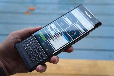 32GB Android Powered Blackberry Priv In Excellent Condition In The Box With All Accessories