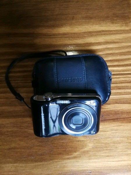 Samsung 12.2MP Digital camera - EXCELLENT condition
