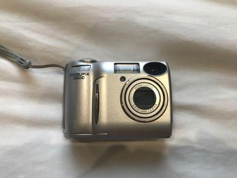 Nikon Coolpix 5600