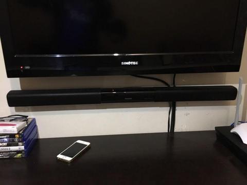 Sound bar with a subwoofer