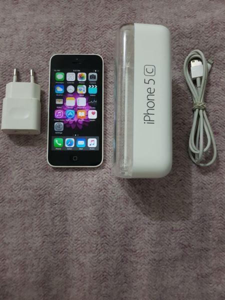 iPhone 5c with Box and Accessories R1599(Durban Central)