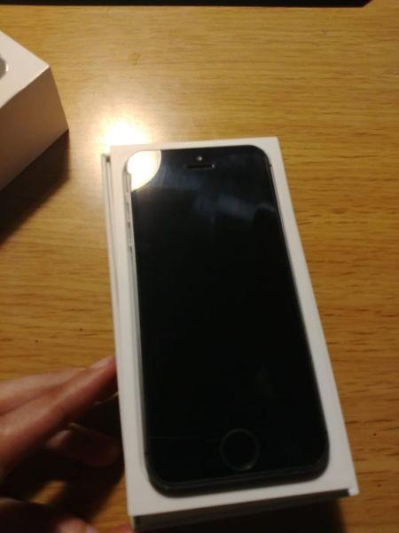 IPhone 5s 32gig with box