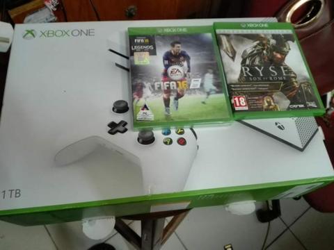 R3999// xboxone 1tb with 2games