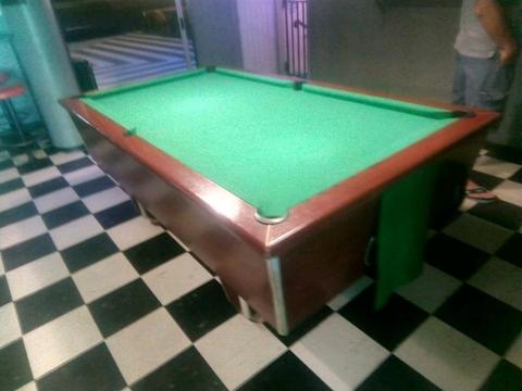 Covering of pool tables