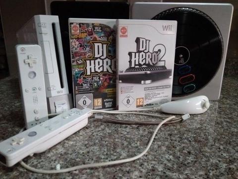 R 750 Wii Console with DJ Hero Turntable and Games