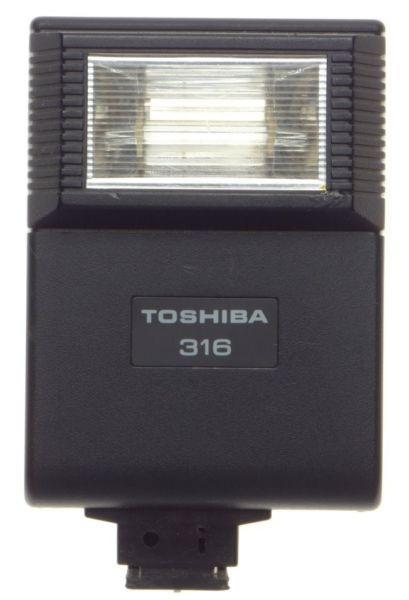 TOSHIBA 316 vintage analogue hot shoe flash for vintage 35mm film cameras
