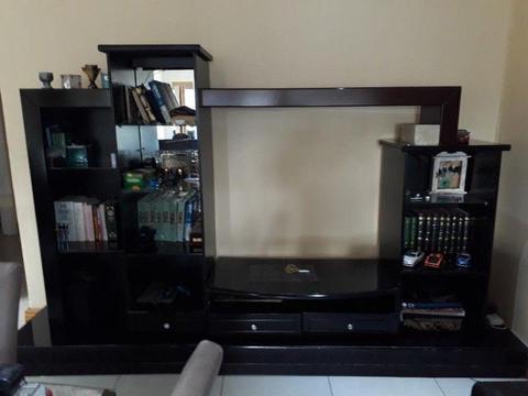 Supawood Black TV Display unit - 2 piece and L piece In good condition R1999 contact 082 8090 530