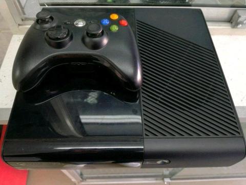 250GB Xbox 360E with 4 Games