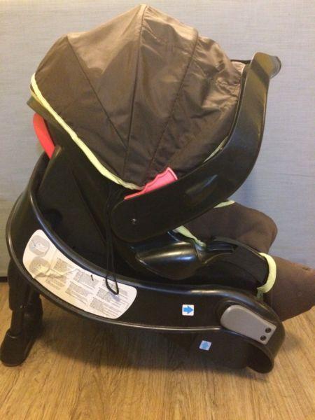 Graco Junior baby car seat/carrier with base