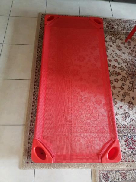 Stackable red bed