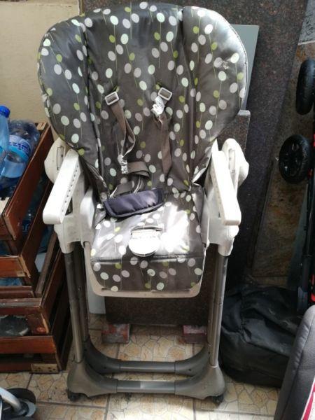 Baby feeding chair