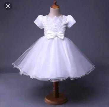 White dress 4/5 or 5/6yrs