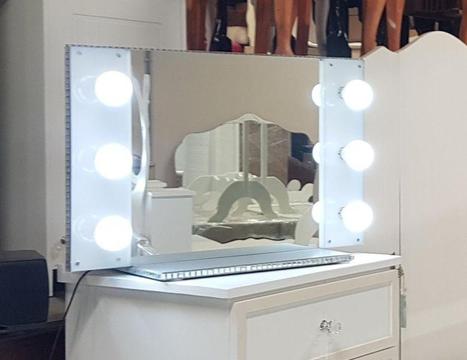 MUST HAVE HOLLYWOOD MAKE-UP MIRROR