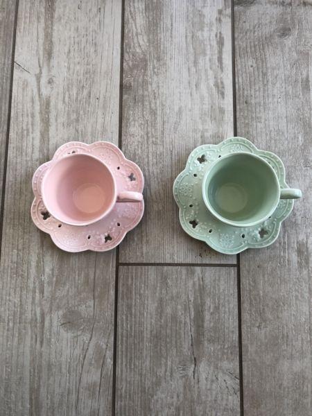 2 tea cups and saucers