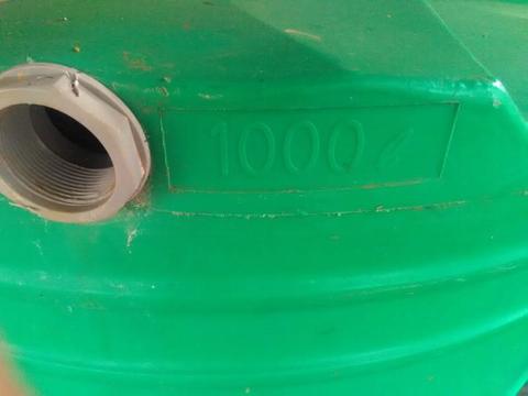 1000 litre Jojo tank with . 3kw pressure pump