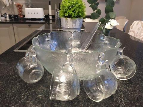 GLASS SALAD BOWL / PUNCH BOWL SET - IN EXCELLENT CONDITION