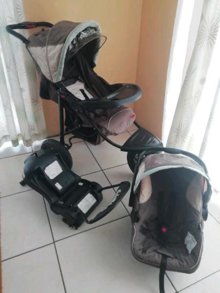 3 wherl Chelino travel system with isofix base