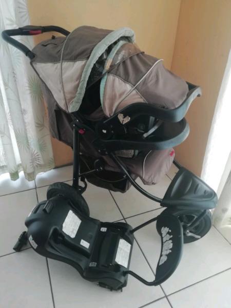 Chelino travel system with isofix base