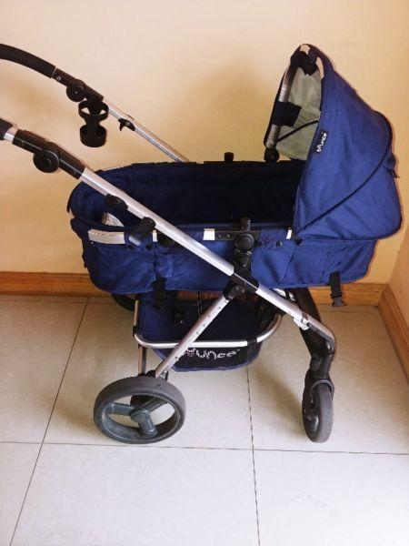 Bounce stroller / carrycot