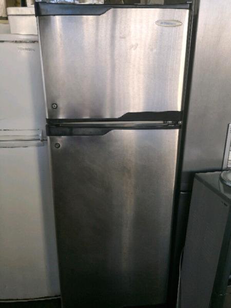 I selling fridge R 1500