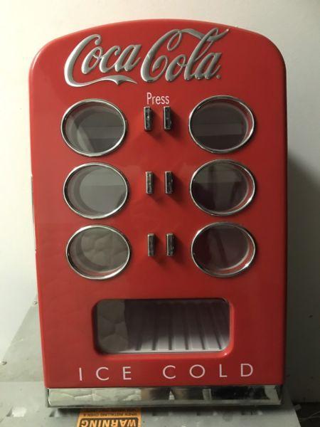 Coca Cola 12 can vending machine