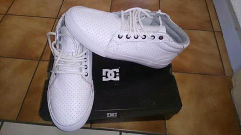DC Casual Size:8