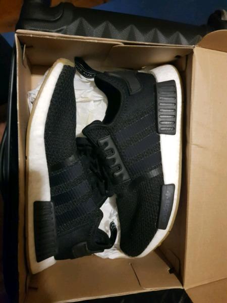 Adidas nmd r1 gum black