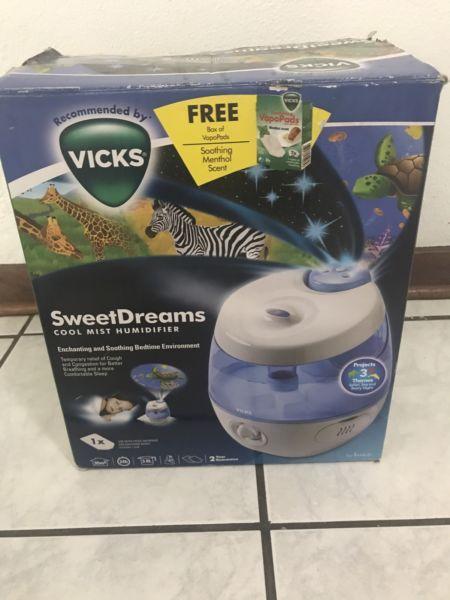 Vicks cool mist humidifier with projector and vapor pad