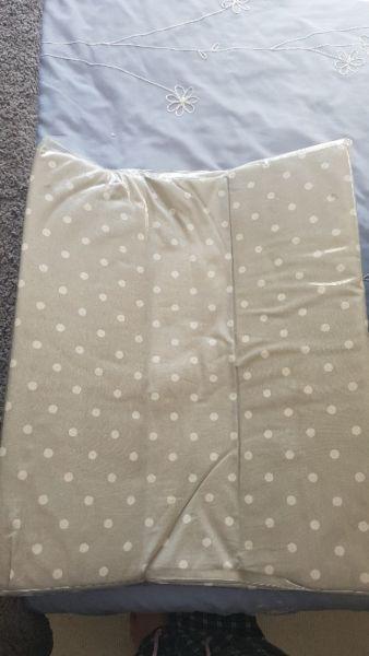 Baby changing mat and 2 x feeding pillows in grey spot