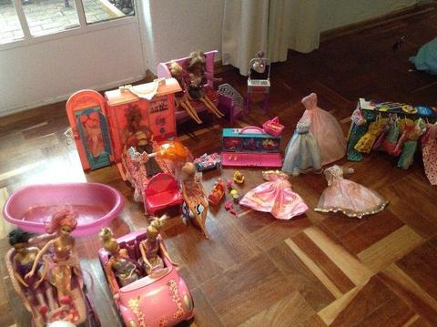 Barbie bed and bath, horse and carriage, dolls, clothes, accessories and car