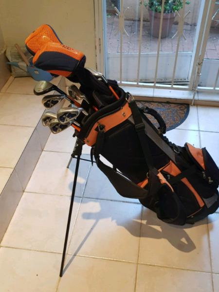 2nd hand good clubs in excellent condition (R1500)
