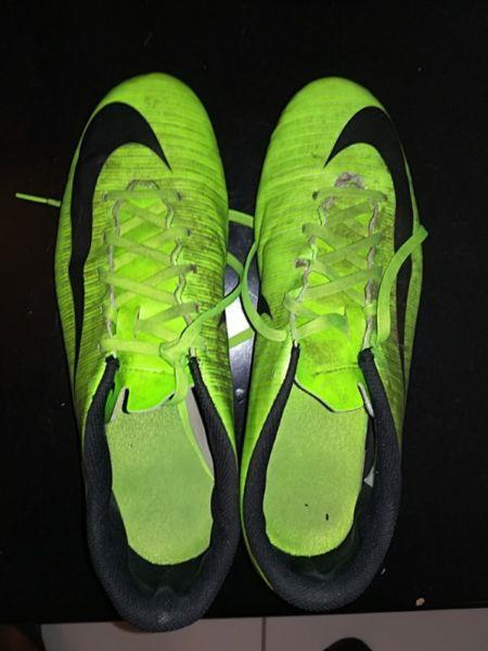 Soccer togs Nike mercurial size 9 for sale R250