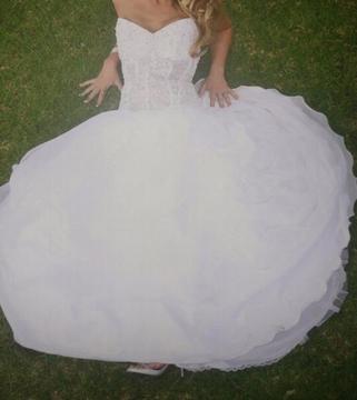 White wedding dress size 32/8