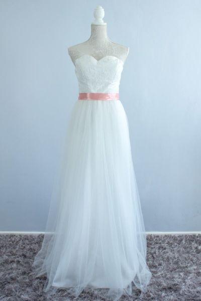 Stunning elegant wedding dress for sale