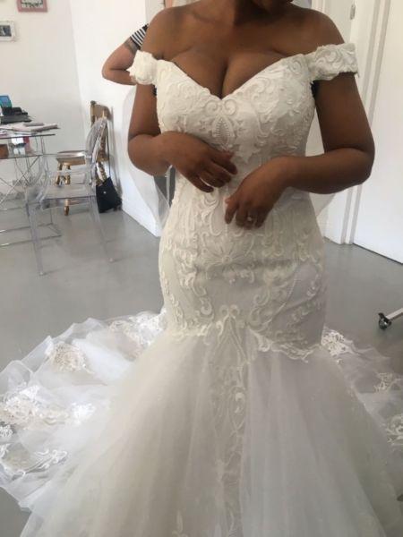 Stunning wedding dress for sale