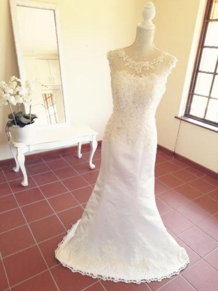 Stunning Brand New Lace Wedding Dress