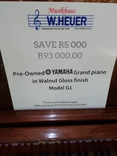 Lovely YAMAHA Pre-owned grandpiano in walnut gloss for sale!