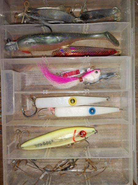 13 Fishing lures and extra hooks and extra fishing box
