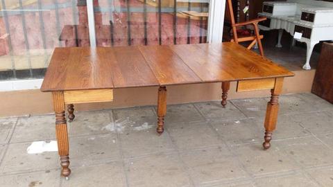 Antique oak 5 leg table goes from 8 to 6 to 4 seater
