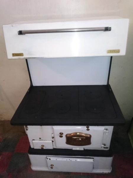 White Jewel Deluxe wood stove for sale in Mooi River