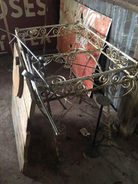Vintage wrought iron table base, just needs glass top SUPER! Old time beauty!