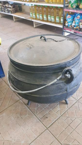 Iron pot