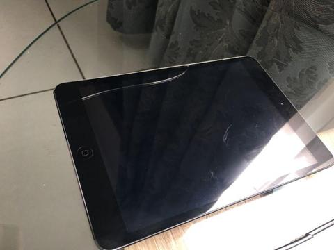 iPad mini 16 gb cracked screen