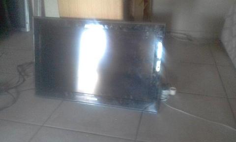 32 inch Samsung Lcd Tv - Full Hd - Usb - Remote - Wall Bracket - Bargain !!!!