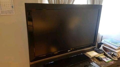 SELLING A LG 42