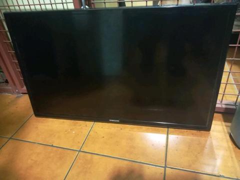 TV-Samsung 32inch LED with remote for sale